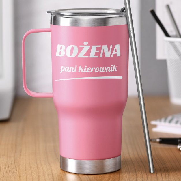 Różowy kubek termiczny z uchem i własnym grawerem dla kierowniczki szefowej na imienin awans w pracy