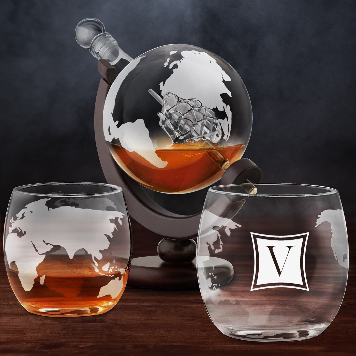 Zestaw do whisky karafka globus statek z 2 szklankami z grawerem inicja