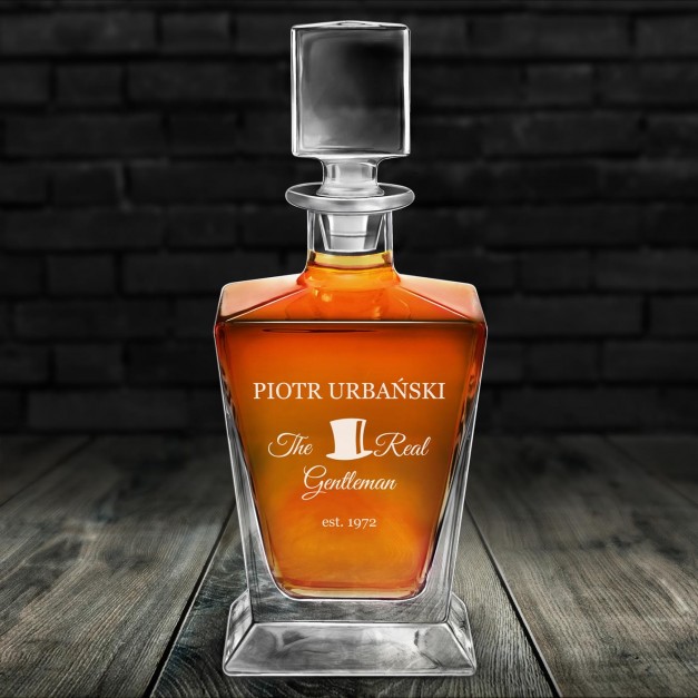 Karafka do whisky pyramid z grawerem dla gentlemana na urodziny