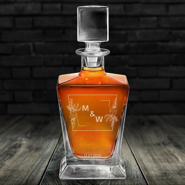 Karafka do whisky pyramid z grawerem dla pary na ślub rocznicę parapetówkę