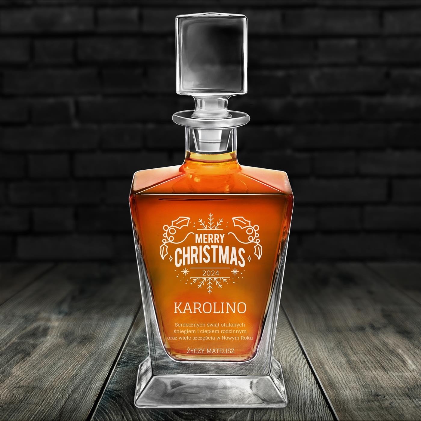 Karafka do whisky pyramid z grawerem dla niej na wita