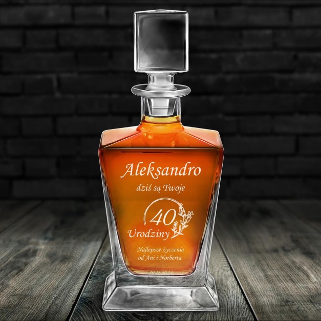 Karafka do whisky pyramid z grawerem dla niej na 40 urodziny