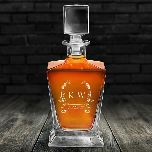 Karafka do whisky pyramid z grawerem dla pary na parapetówkę ślub rocznicę
