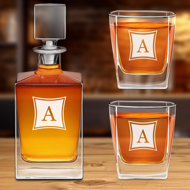 Karafka do whisky cube z 2 szklankami i grawerowanym inicjałem dla gentlemana