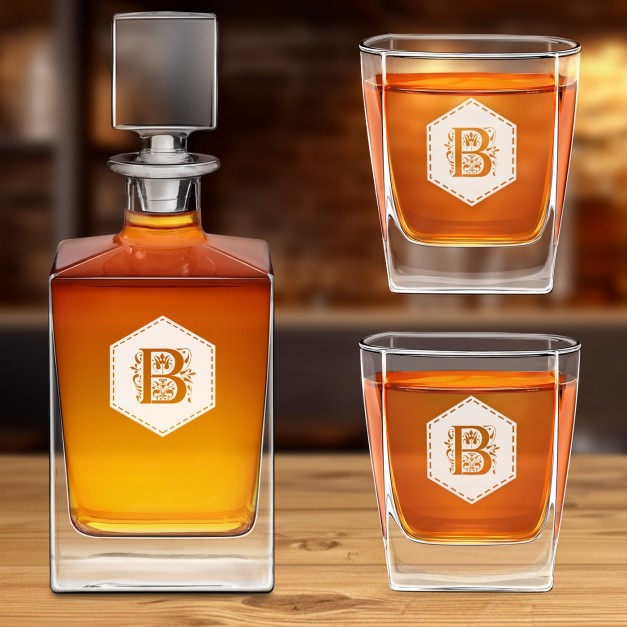 Karafka do whisky cube z 2 szklankami i grawerowanym inicjałem dla gentlemana