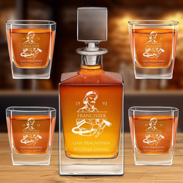 Karafka do whisky cube z 4 szklankami i grawerem dla strażaka na urodziny