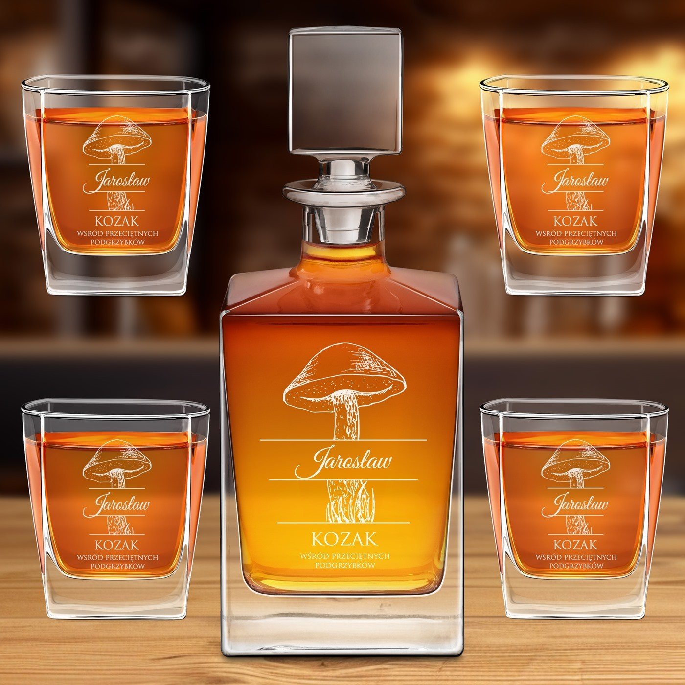 Karafka do whisky cube z 4 szklankami i grawerem dla grzybiarza