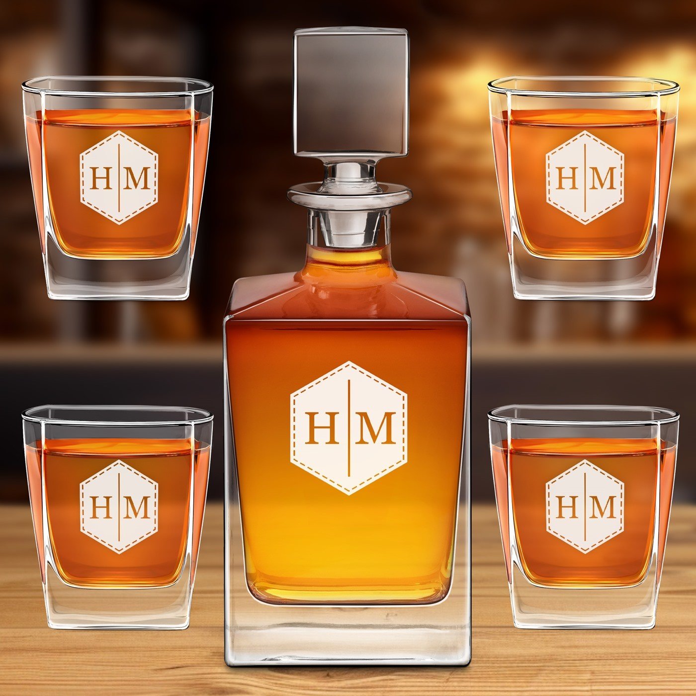 Karafka do whisky cube z 4 szklankami i grawerowanymi inicjaami