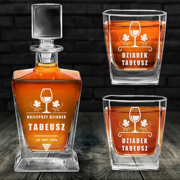 Karafka do whisky pyramid z 2 szklankami capitol i grawerem dla dziadka