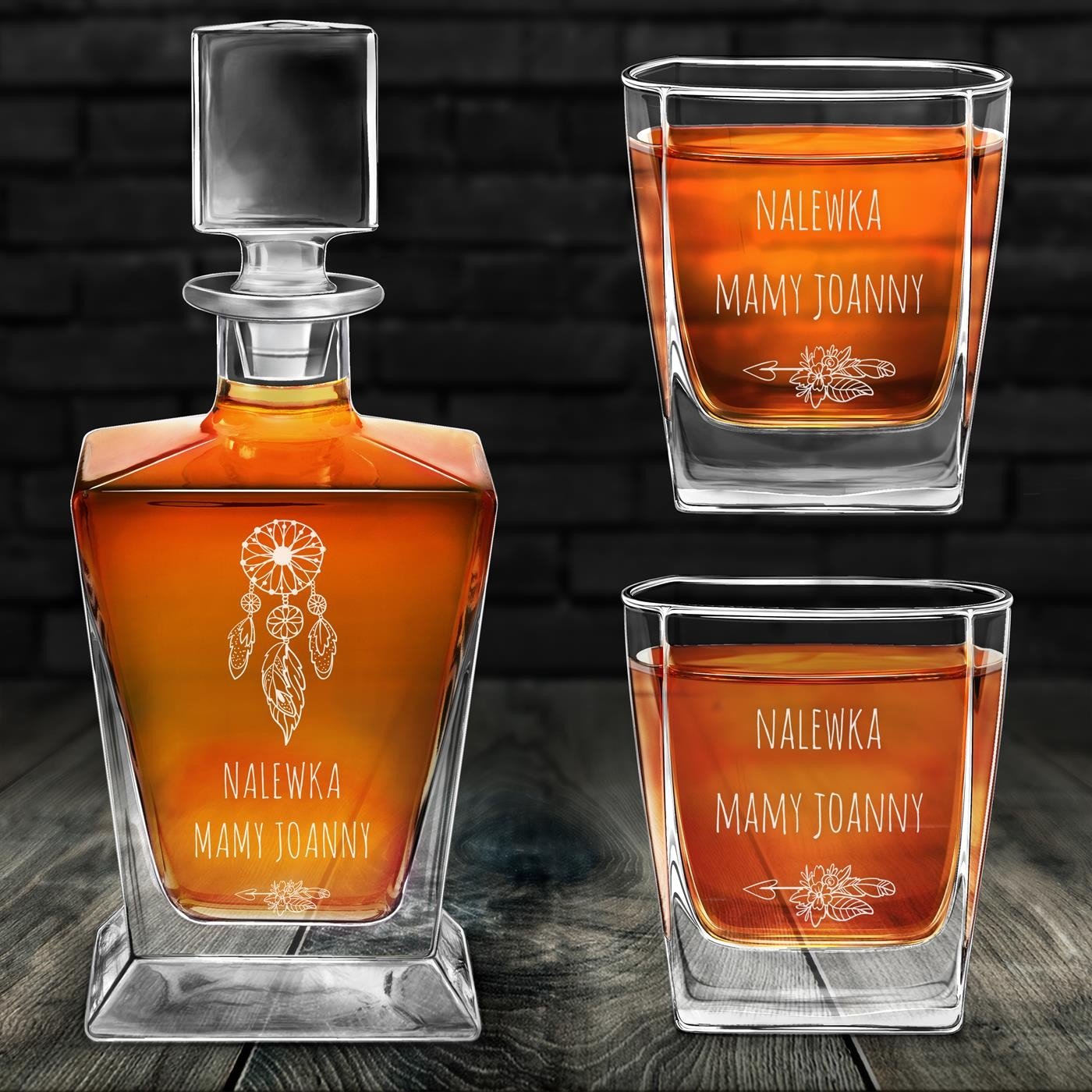 Karafka do whisky pyramid z 2 szklankami capitol i grawerem dla mamy