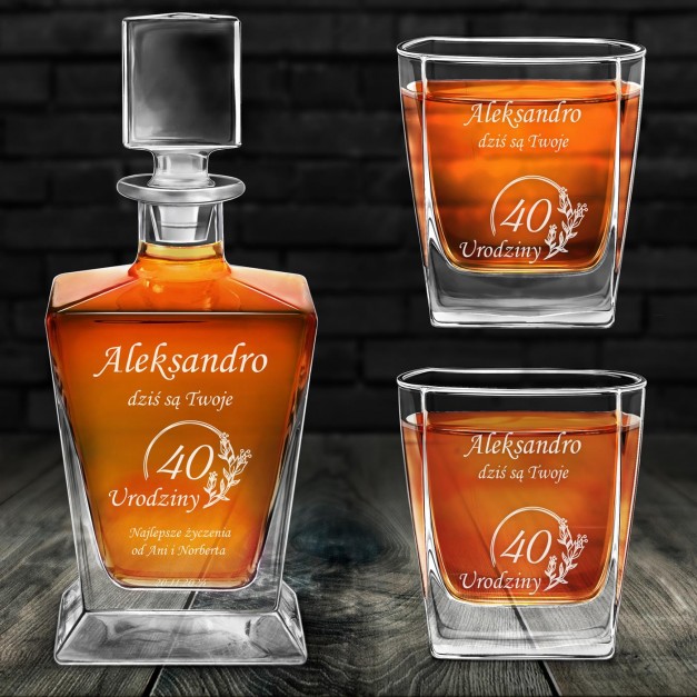 Karafka do whisky pyramid z 2 szklankami capitol i grawerem dla niej na 40 urodziny