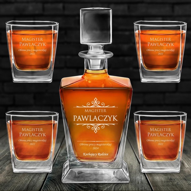 Karafka do whisky pyramid z 4 szklankami capitol i grawerem dla magistra