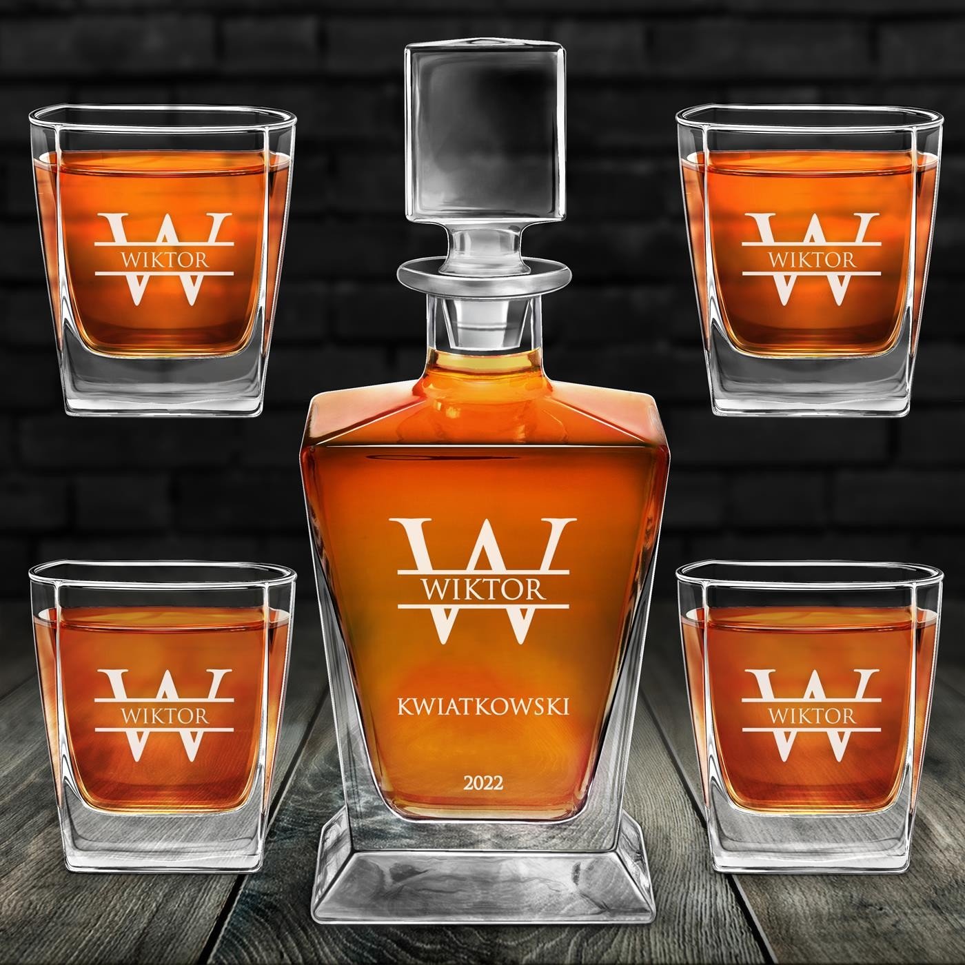 Karafka do whisky pyramid z 4 szklankami capitol i grawerem dla gentlemana