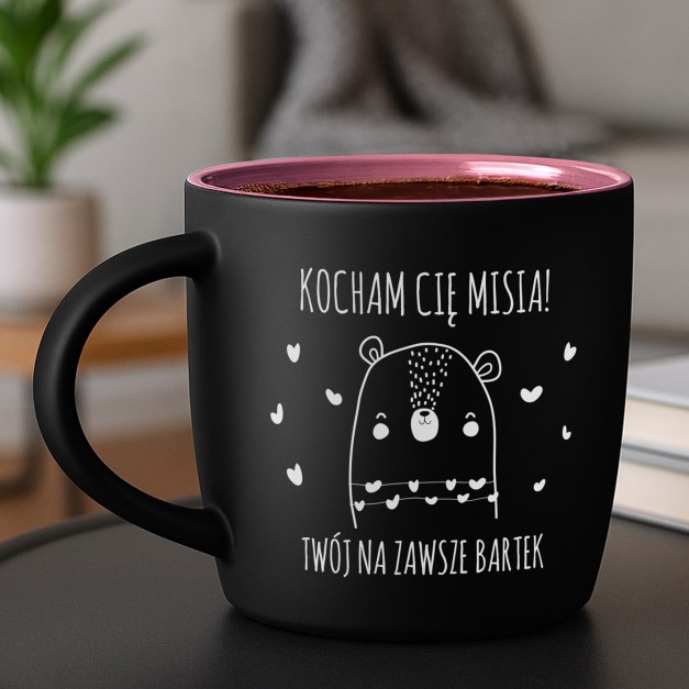 Kubek ceramiczny czarny środek różowy z grawerem dla dziewczyny