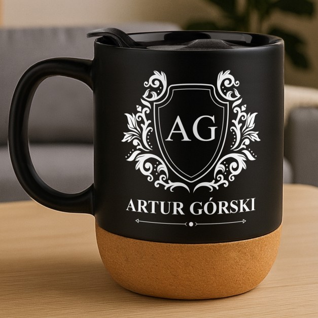 Kubek ceramiczny czarny z przykrywką dla niego gentelaman na urodziny