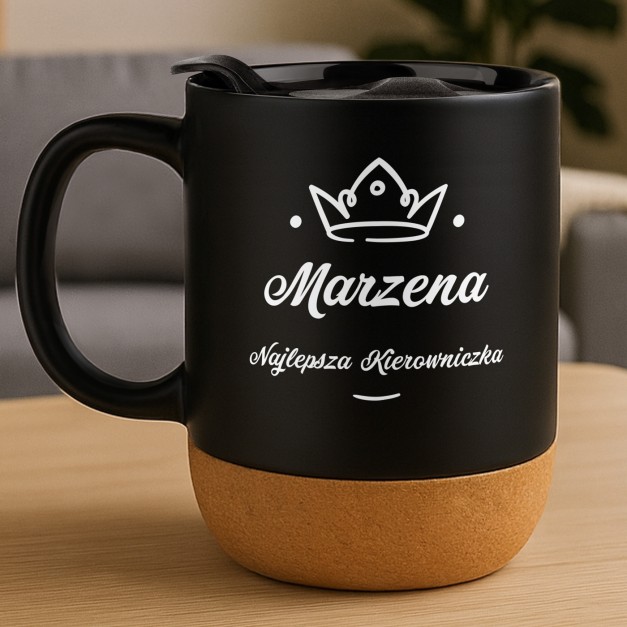 Kubek ceramiczny czarny z przykrywką dla niej z okazji awansu w pracy imienin