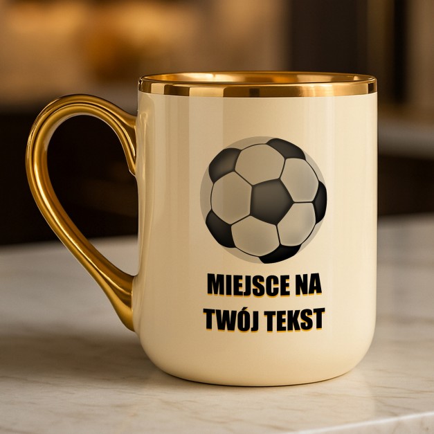 Kubek ceramiczny ze złotym rantem i uchem dla piłkarza na urodziny