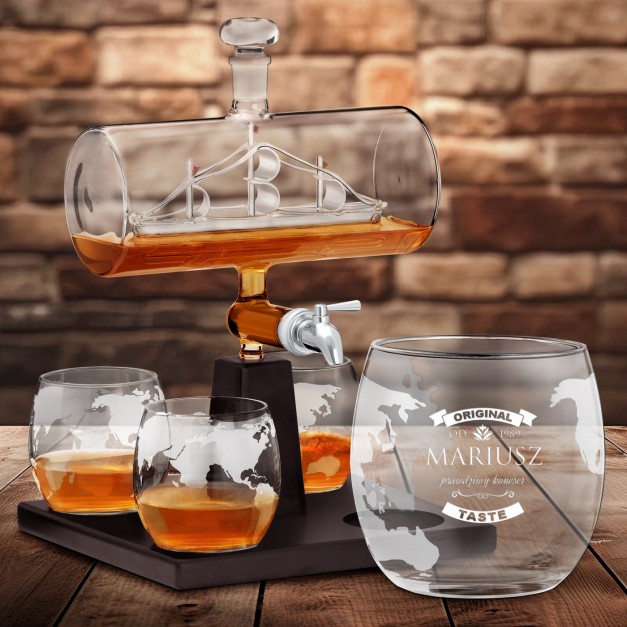 Zestaw do whisky karafka statek szklanki x4 grawer dla konesera na urodziny