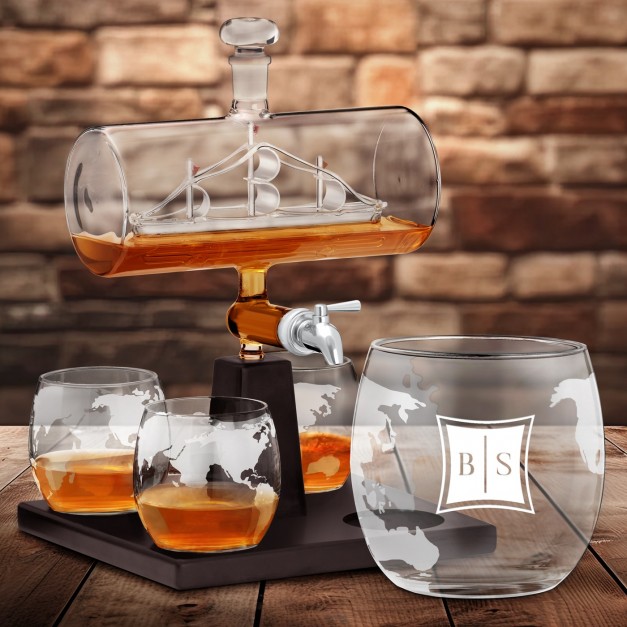 Zestaw do whisky karafka statek szklanki x4 grawer inicjały dla pary
