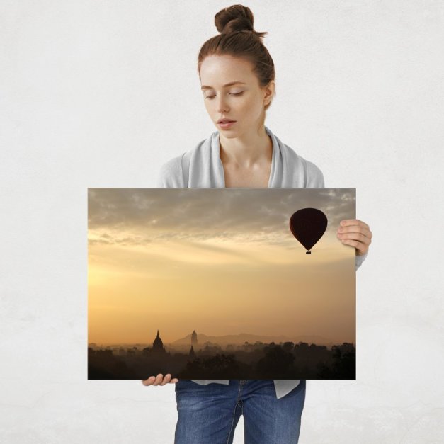 Plakat metalowy balon nad miastem L