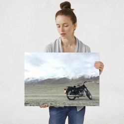 Plakat metalowy motocykl na tle tundry L