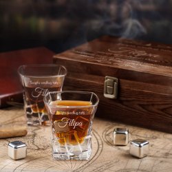 Kamienie kostki do whisky ze szklankami zestaw z grawerem dla taty na święta