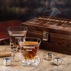 Kamienie kostki do whisky ze szklankami zestaw z grawerem dla gracza