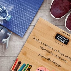 Waga bambusowa łazienkowa z nadrukiem dla przyjaciółki mola książkowego