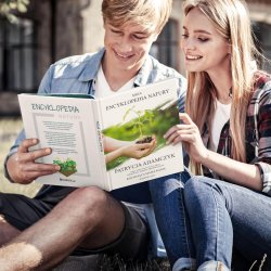 Encyklopedia natury z nadrukiem dla dziewczynki na rozpoczęcie roku szkolnego