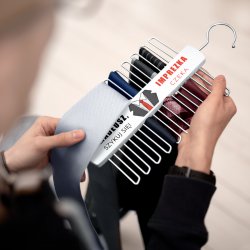 Wieszak biały na krawaty z nadrukiem dla imprezowicza na imieniny