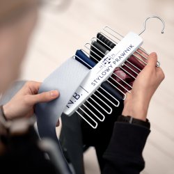 Wieszak biały na krawaty z nadrukiem dla prawnika na urodziny