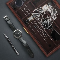 Szkatułka brązowa na zegarki i okulary z grawerem dla szefa