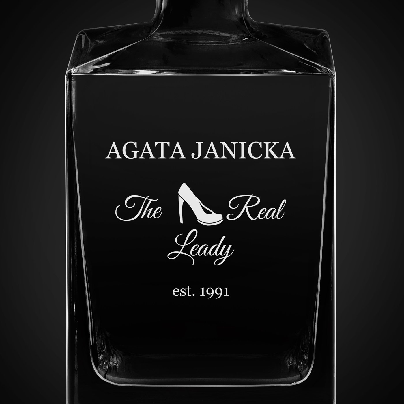 Karafka do whisky cube z grawerem dla niej na urodziny
