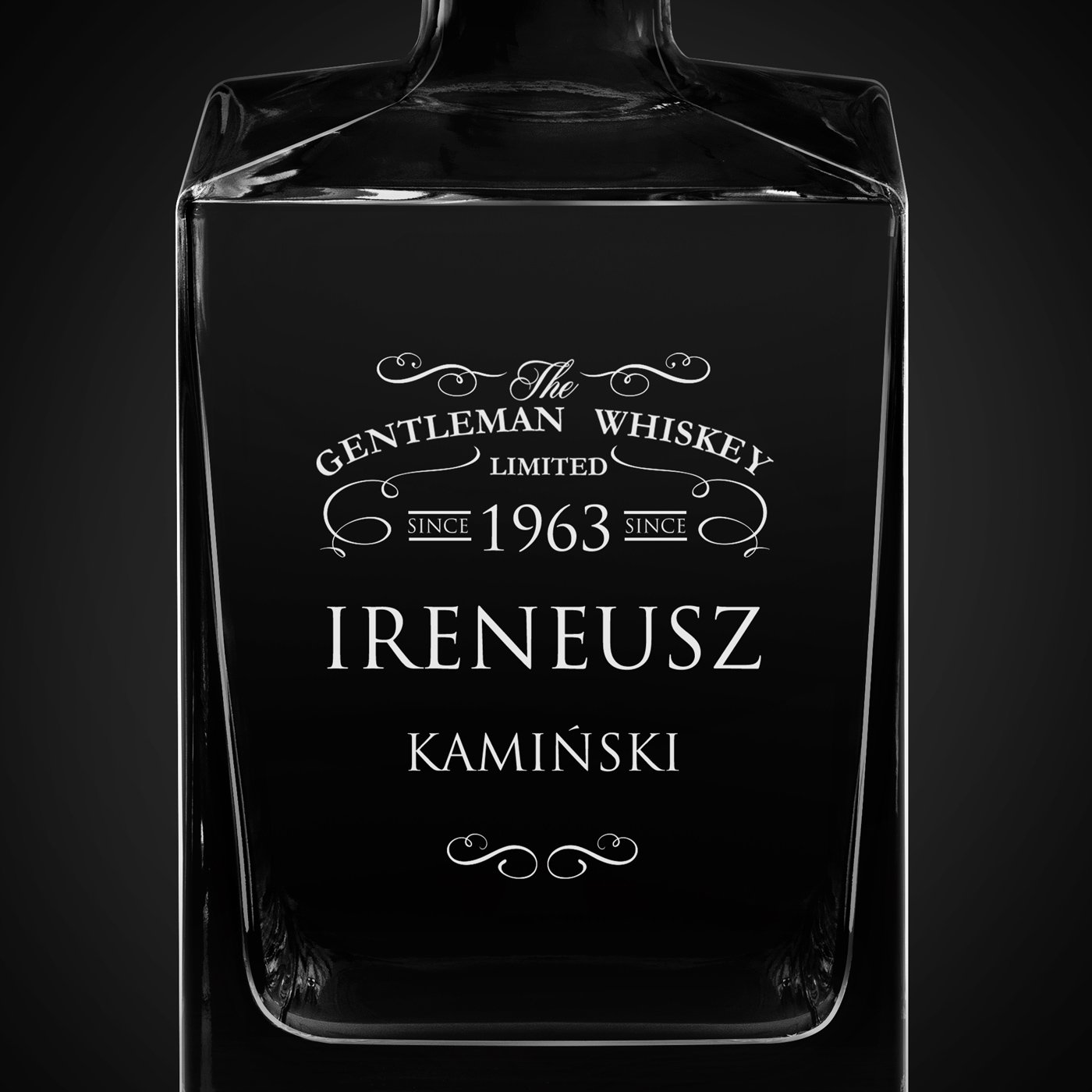 Karafka do whisky cube z grawerem dla gentlemana na urodziny