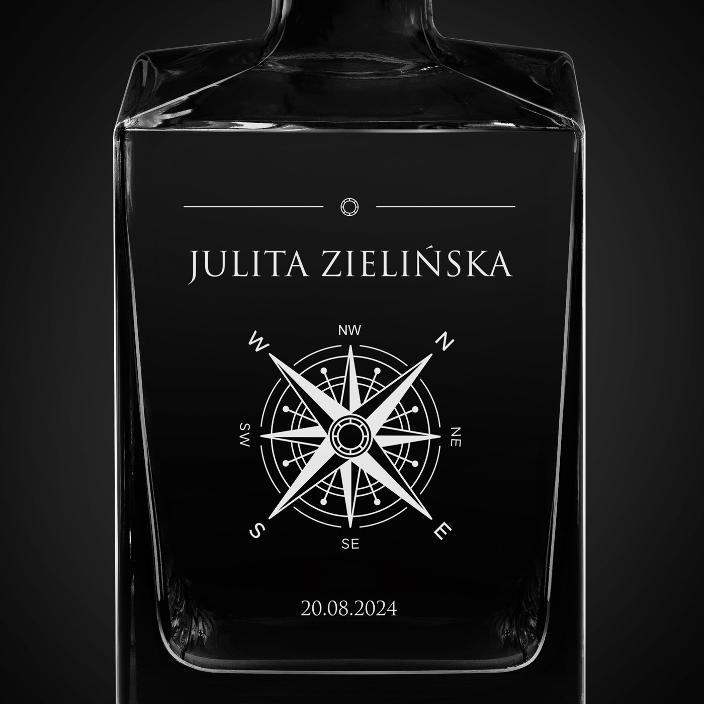 Karafka do whisky cube z grawerem dla niej podróżnika żeglarza miłośnika gór na urodziny