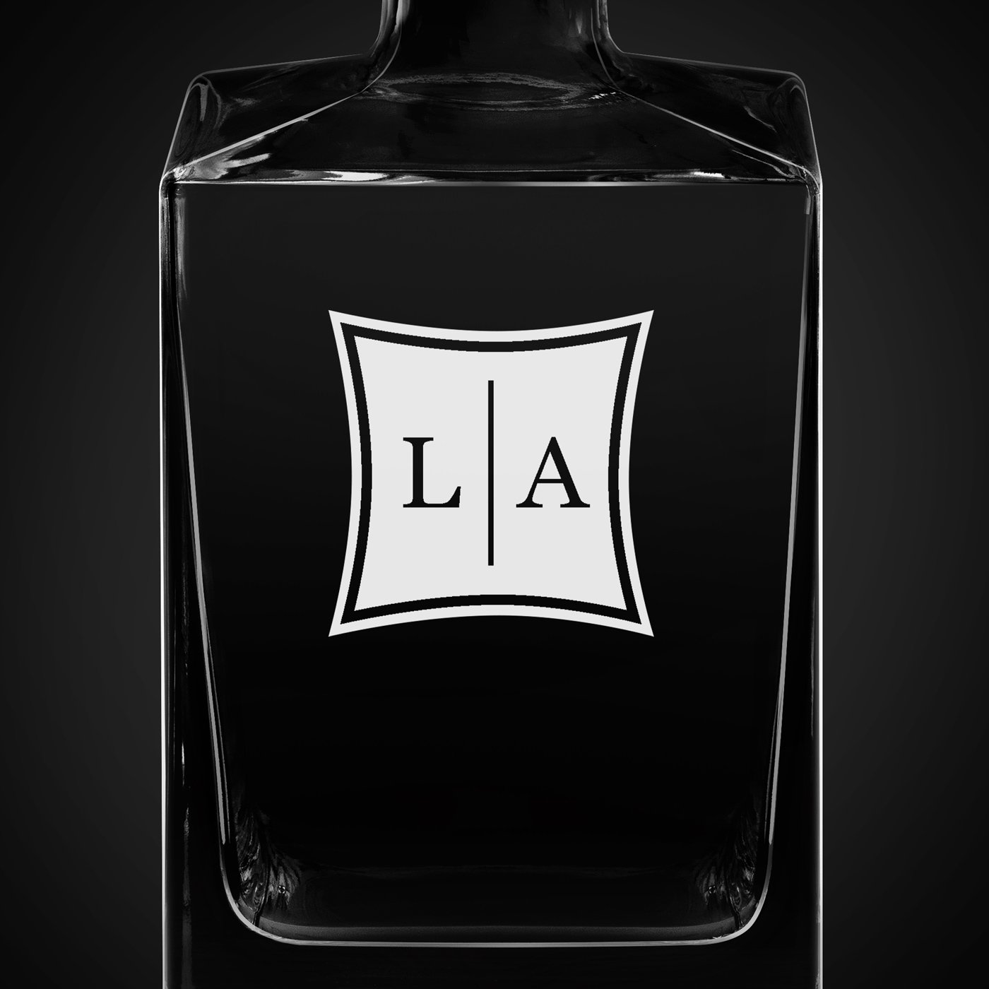 Karafka do whisky cube z grawerowanymi inicjałami