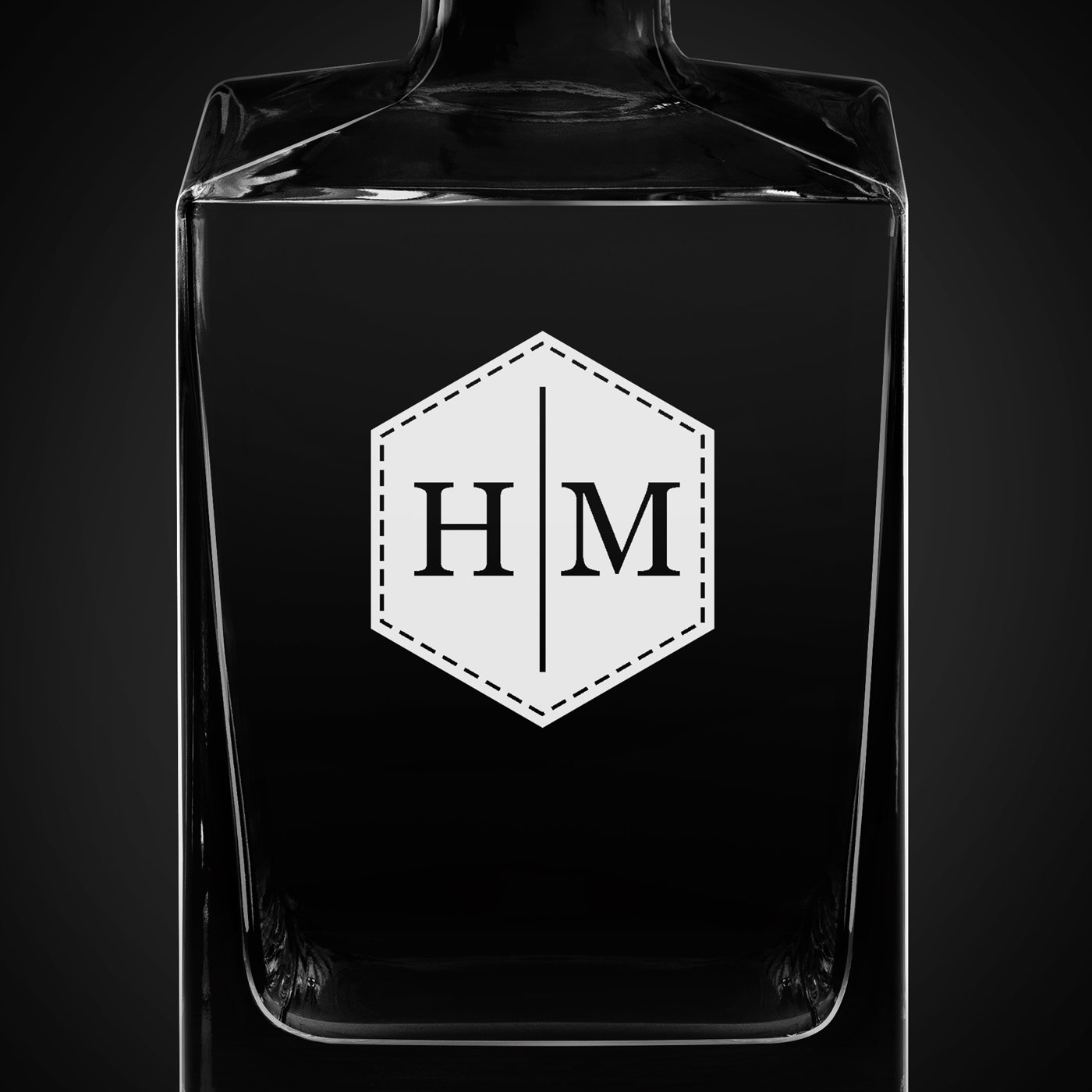 Karafka do whisky cube z grawerowanymi inicjałami