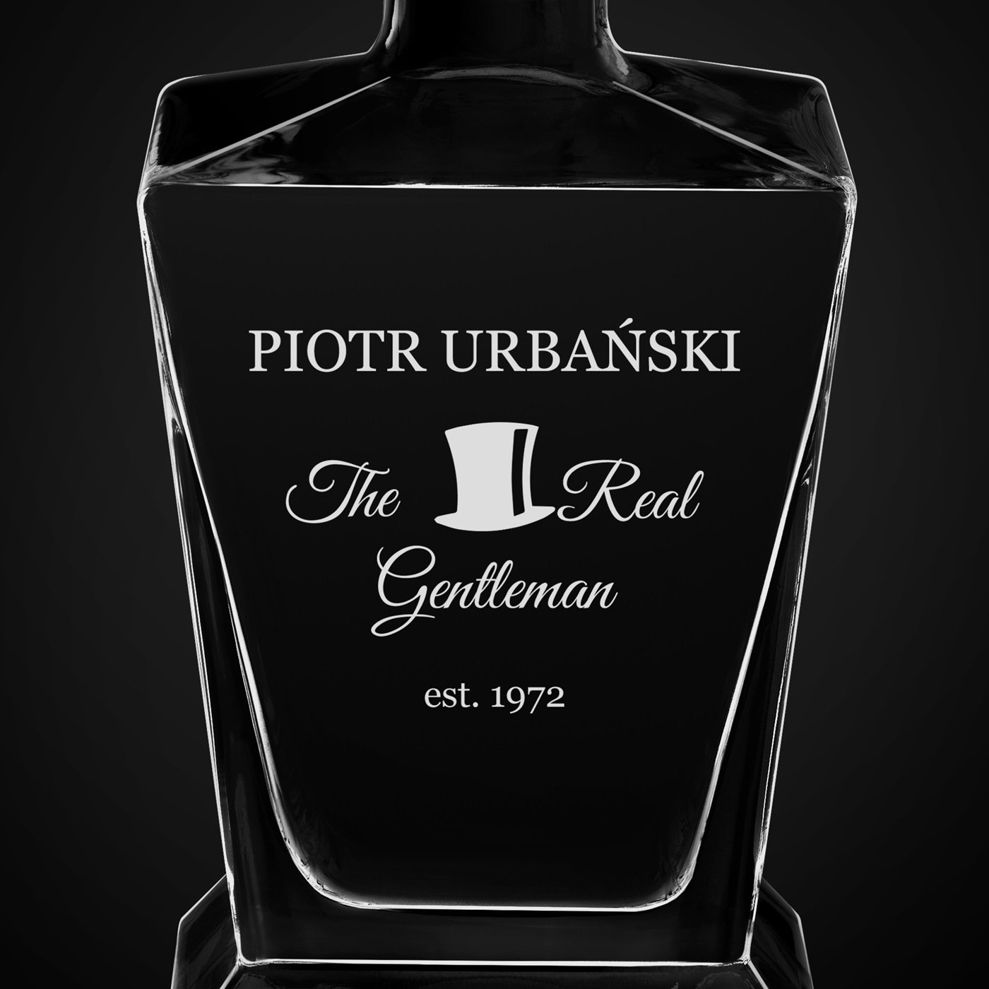 Karafka do whisky pyramid z grawerem dla gentlemana na urodziny