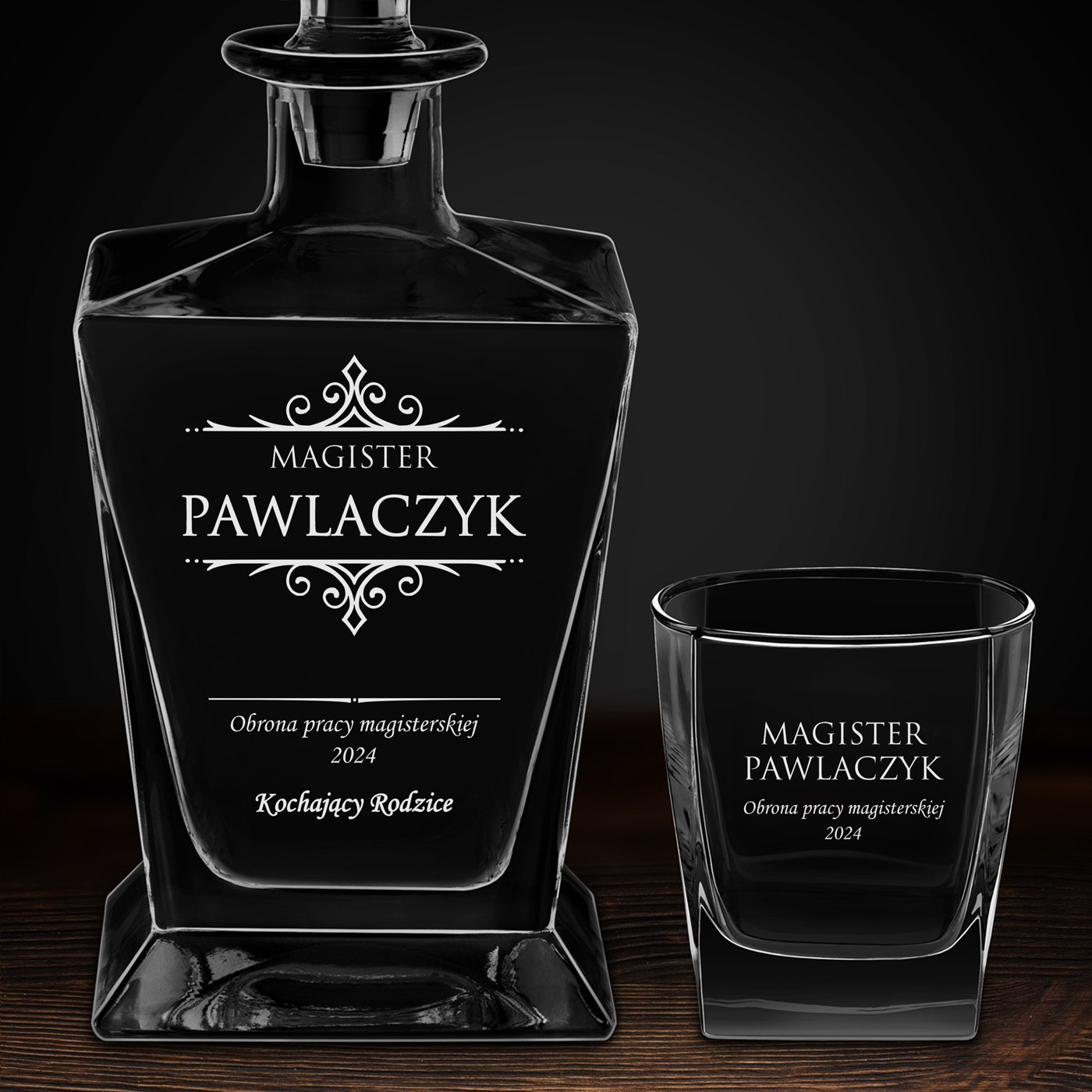 Karafka do whisky pyramid z 4 szklankami capitol i grawerem dla magistra