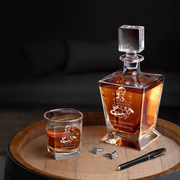 Karafka do whisky pyramid z 4 szklankami capitol i grawerem dla strażaka na urodziny