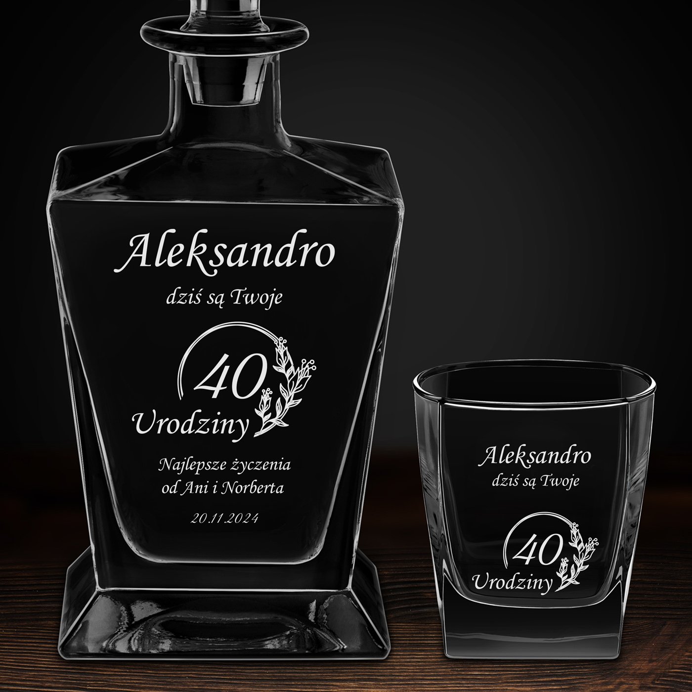 Karafka do whisky pyramid z 4 szklankami capitol i grawerem dla niej na 40 urodziny