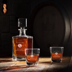 Karafka do whisky cube z 4 szklankami i grawerem dla pary na ślub rocznicę parapetówkę