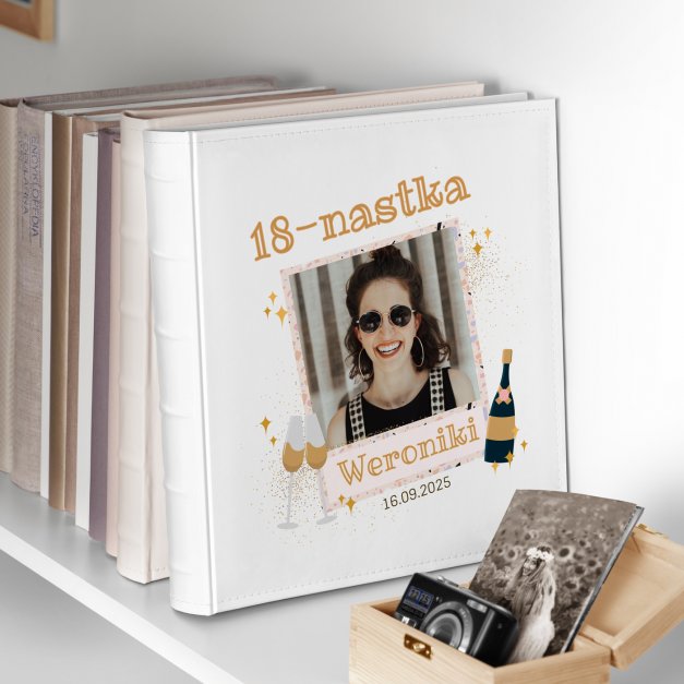 Duży album na zdjęcia z Twoim zdjęciem dla niej na 18 urodziny