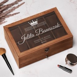 Drewniana szkatułka na biżuterię i zegarki z grawerem dla siostry