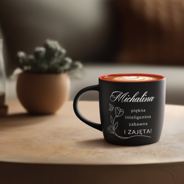 Kubek ceramiczny czarny środek czerwony z grawerem dla dziewczyny żony na imieniny