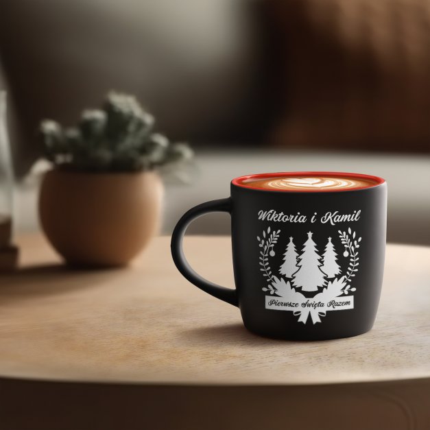 Kubek ceramiczny czarny środek czerwony z grawerem dla pary na święta