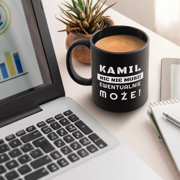 Kubek ceramiczny czarny matowy z grawerem dla niego emeryta na imieniny