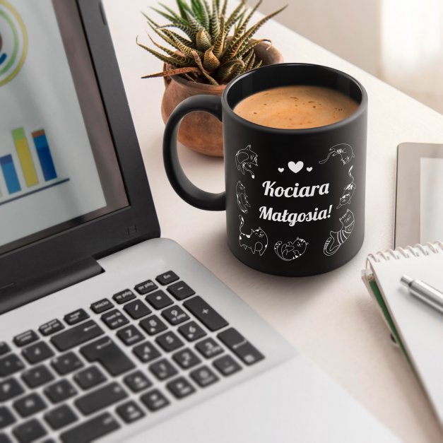 Kubek ceramiczny czarny matowy z grawerem dla kociary na imieniny