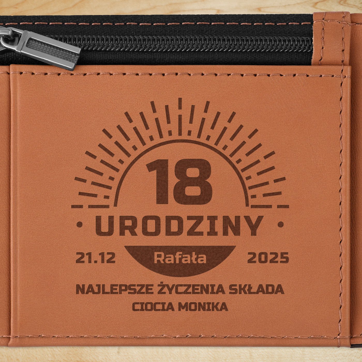 Smart portfel skórzany z grawerem w kolorze czarno-brązowym dla niego chrześniaka na 18 urodziny