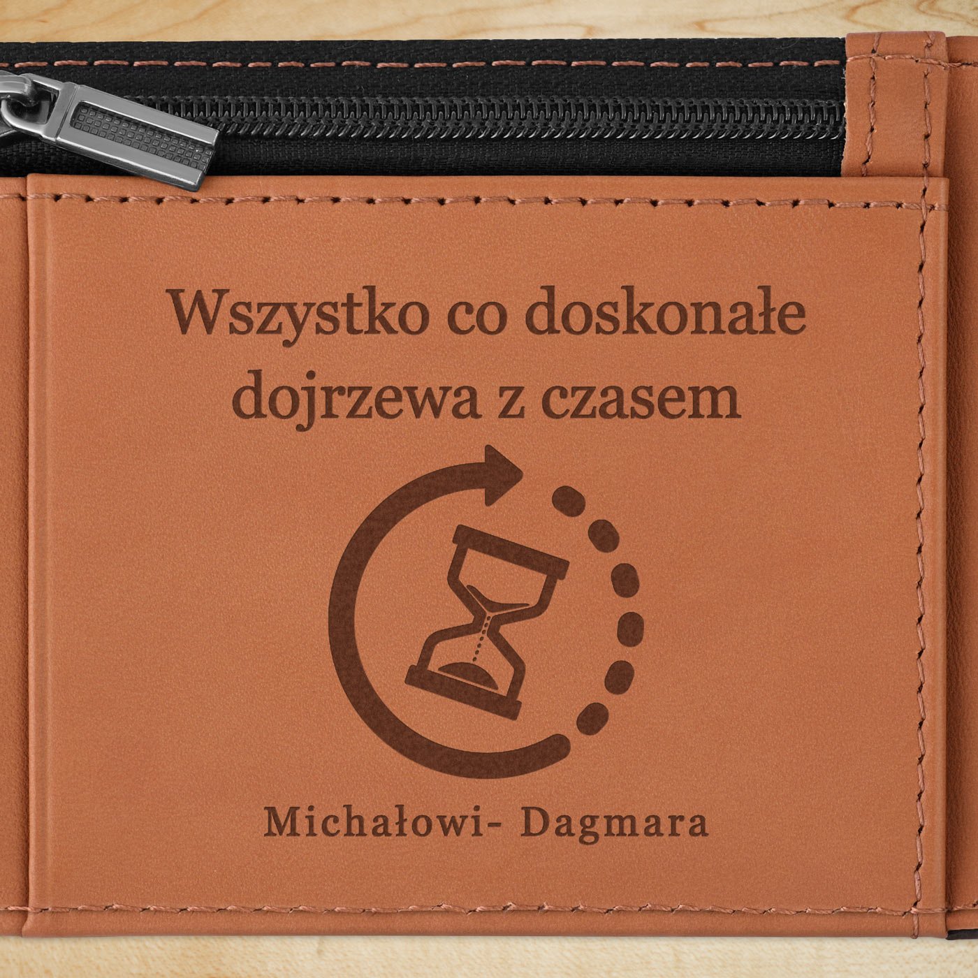 Smart portfel skórzany z grawerem w kolorze czarno-brązowym dla mężczyzny na urodziny